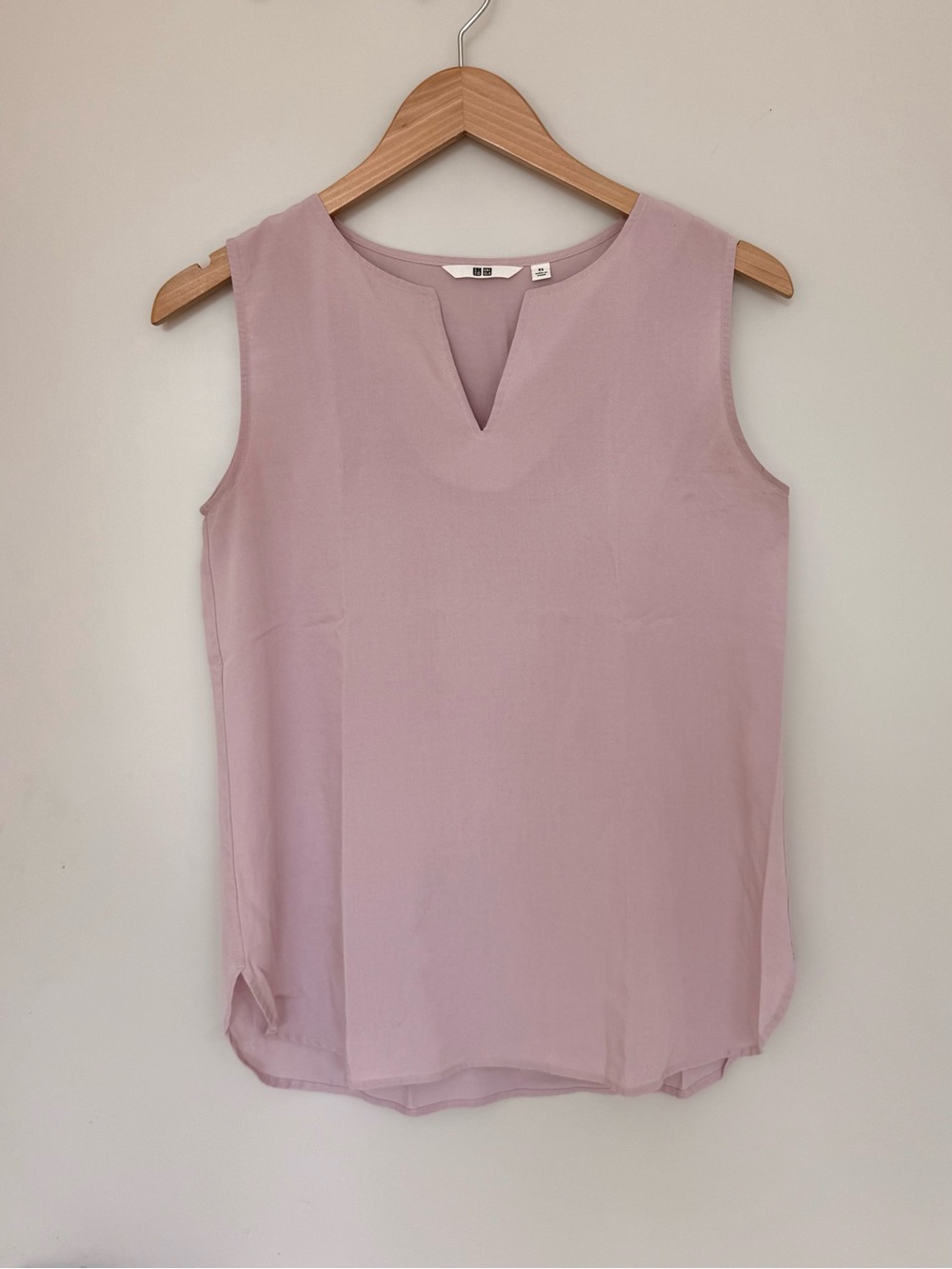 Uniqlo Sleeveless Notch-Neck Top - Light Pink